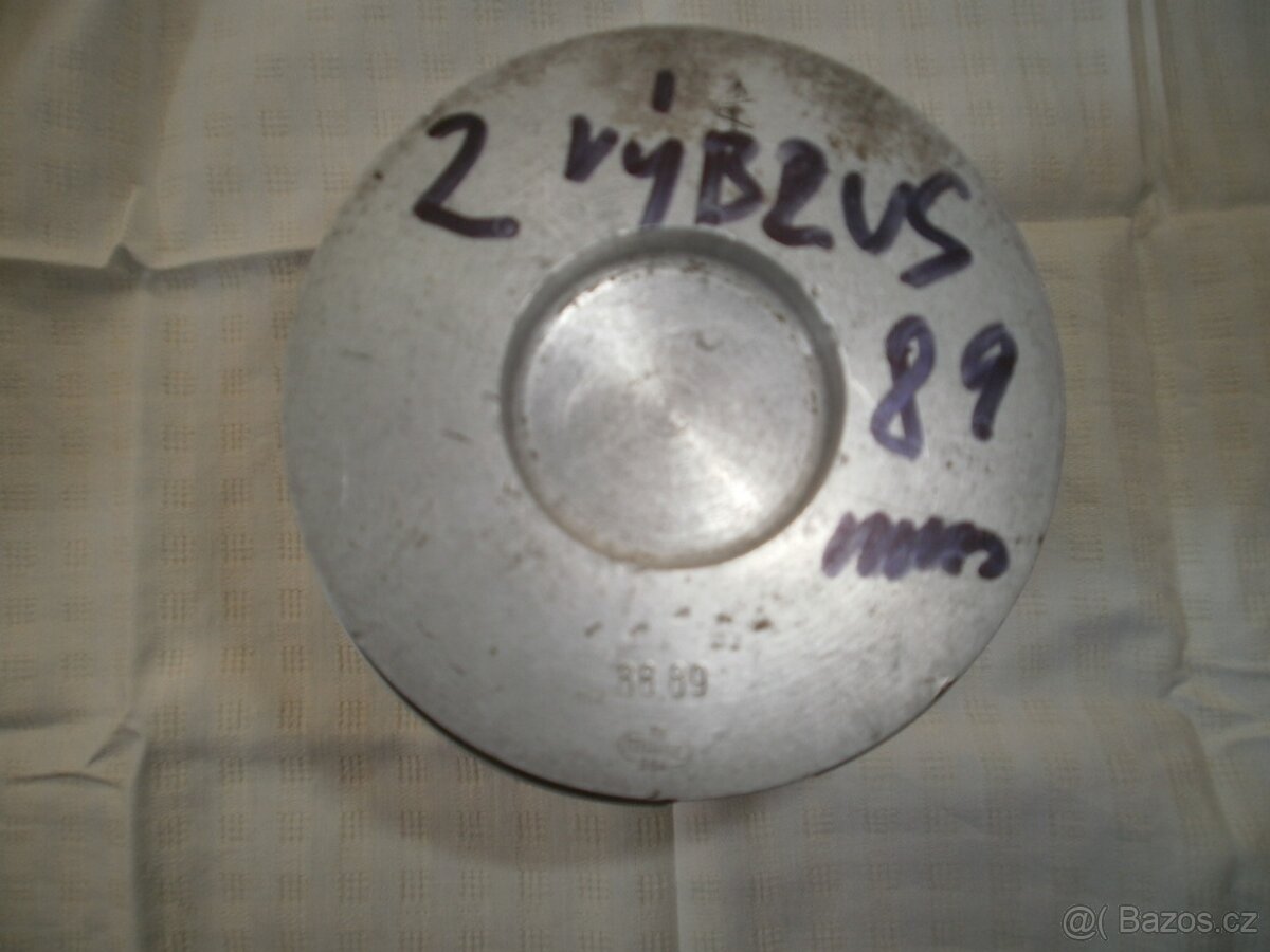 Píst HOLDER A12