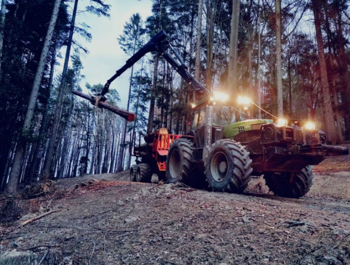 Lesní traktor KOTSCHENREUTHER K175R + vyvážečka