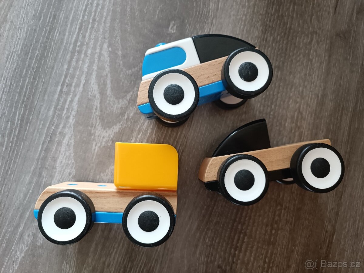Dřevěná autíčka Ikea