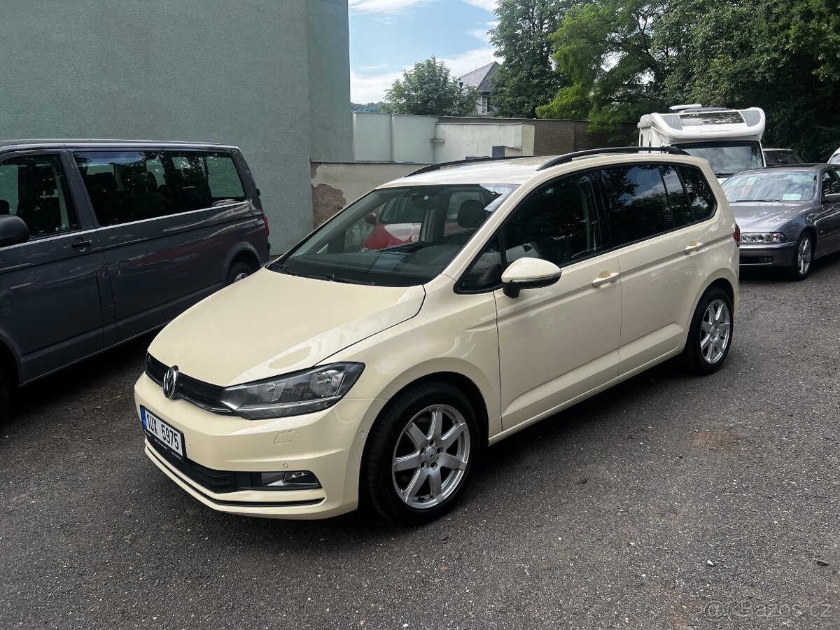 Volkswagen Touran, 2,0 Tdi, DSG, 7 míst Rok výroby: 5/2020