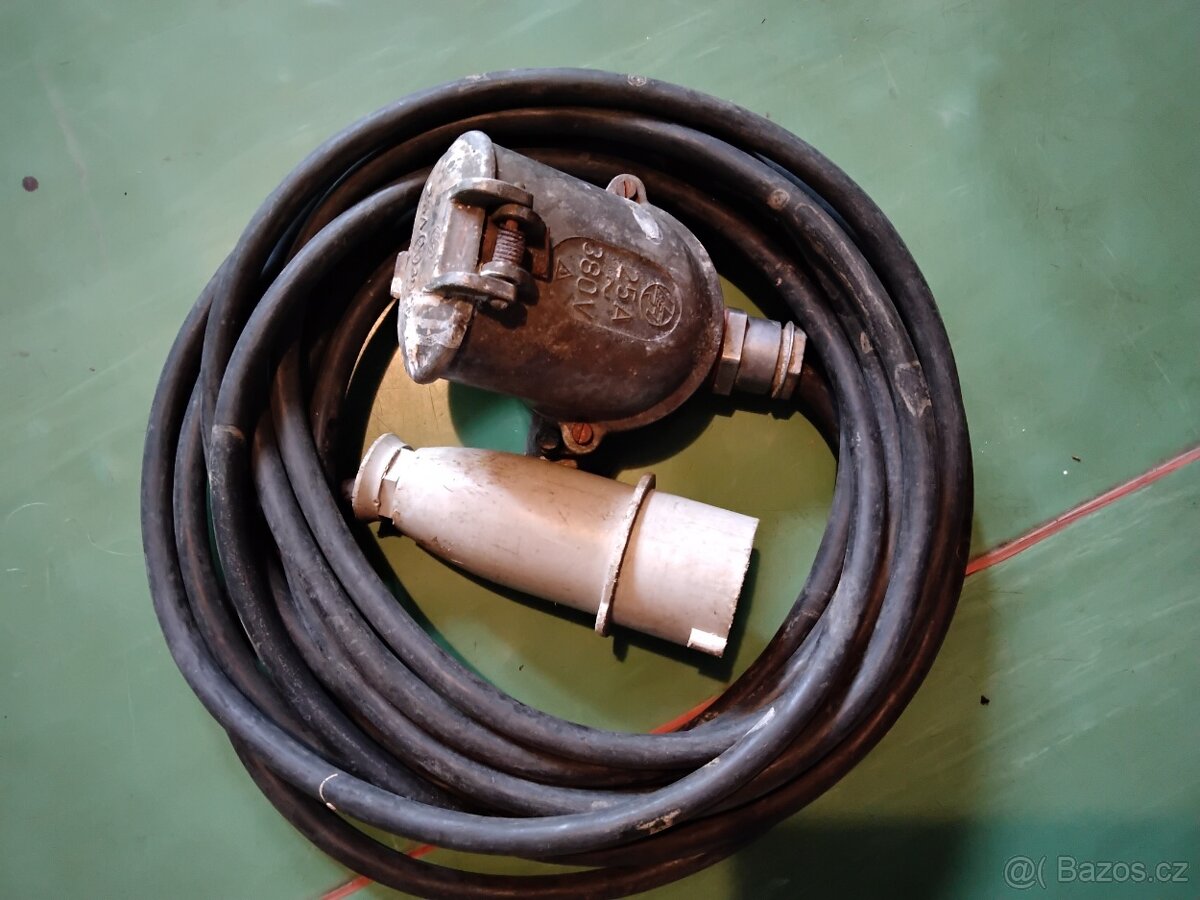 Prodlužovací kabel s koncovkami