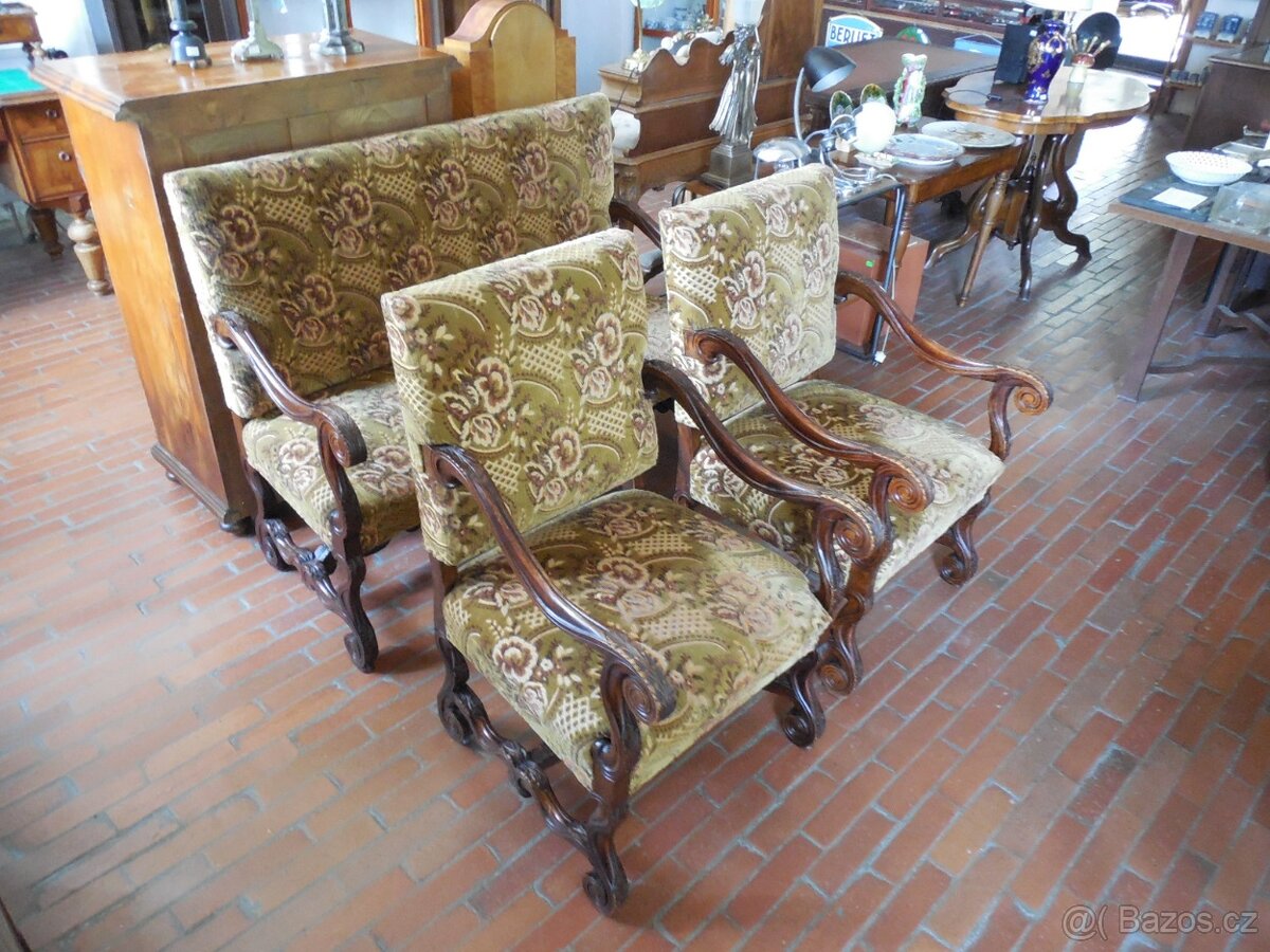 Vyřezávané sezení dvě křesla a sofa