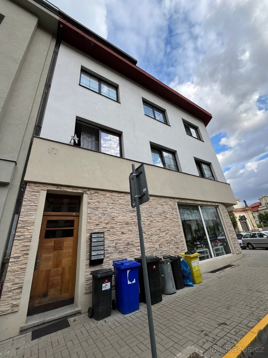 Prenecham pronajem garsonky ihned,spěchá. Kontakt pouze tel