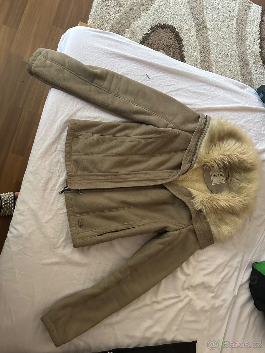 Zimní bunda s kožešinou Guess