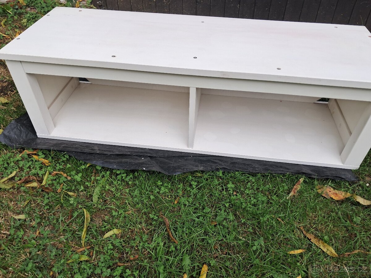 Ikea nástěnná police Hemnes