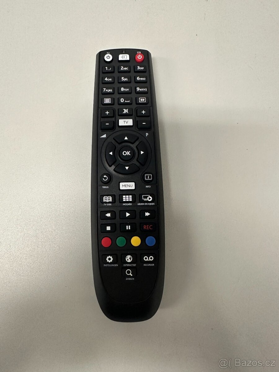 Univerzální dálkový ovladač k TV/set top boxu