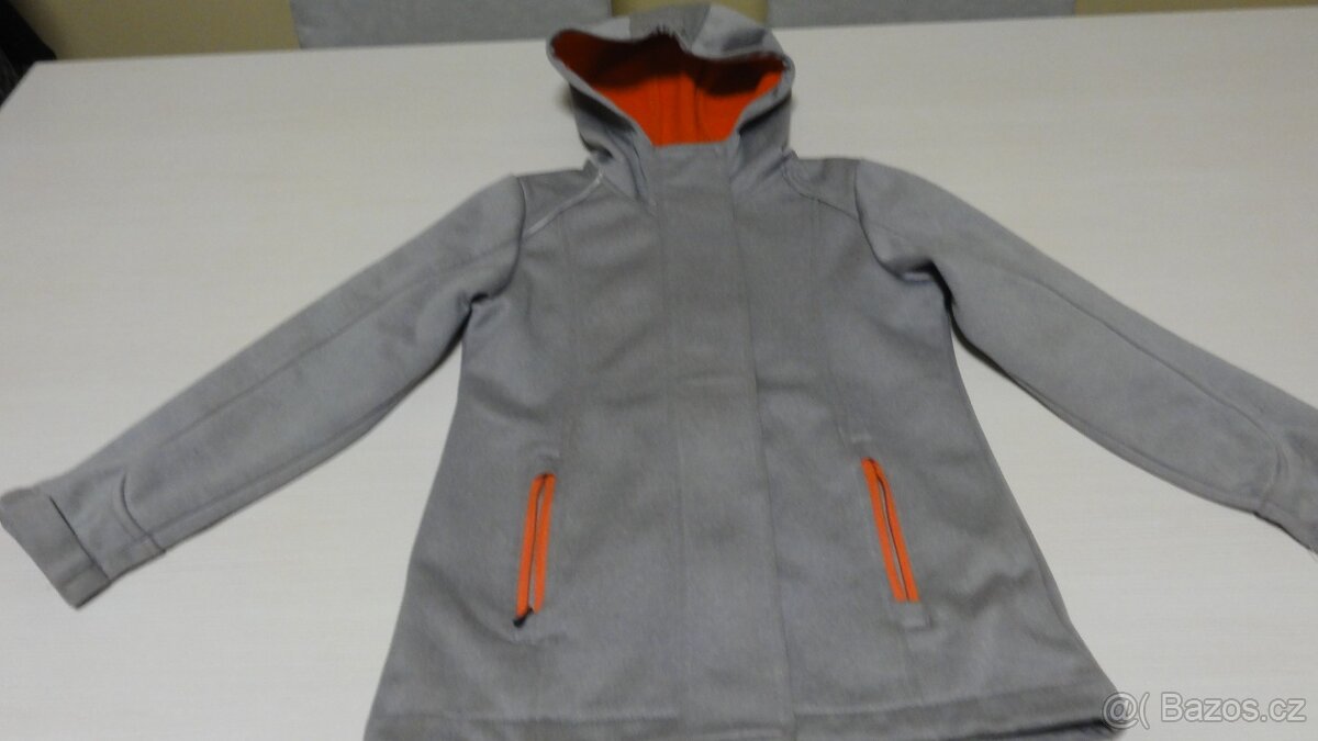 Přechodní bundy vel. 122 a 128