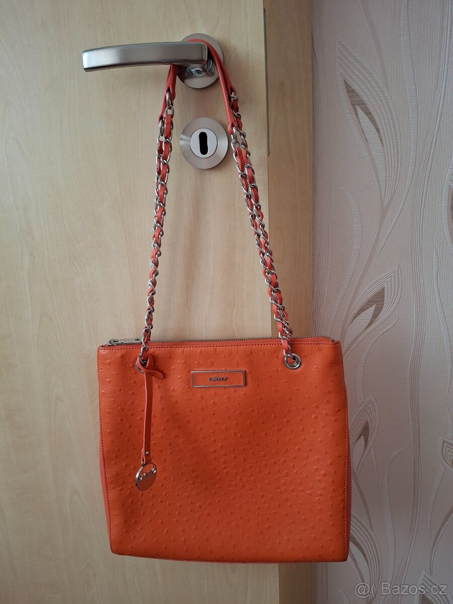 NOVÁ ZNAČKOVÁ KOŽENÁ CROSSBODY KABELKA, zn. DKNY