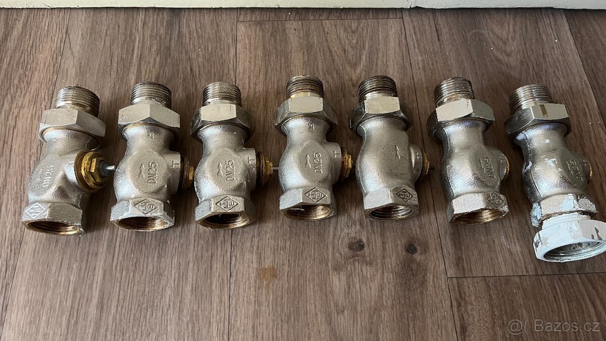 Termostatický ventil přímý 1"- 8ks