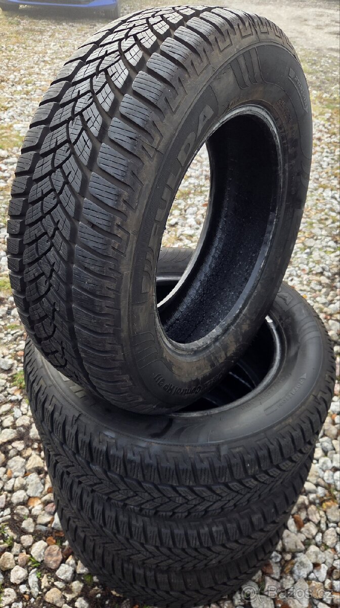 Zánovní zimní pneu Fulda Kristall Control 215/65/16