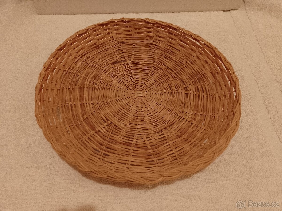 Misky ze šustí a proutí