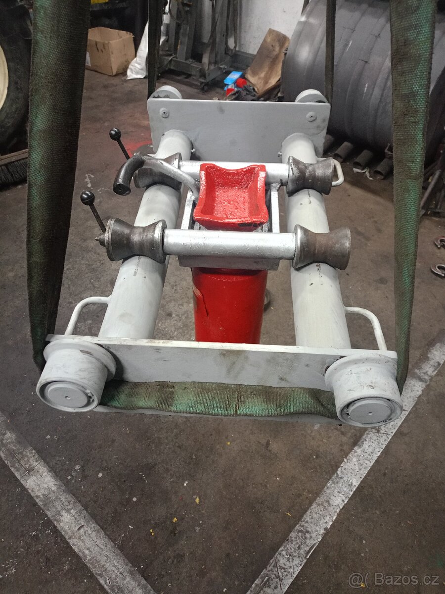 Jámový auto zvedák