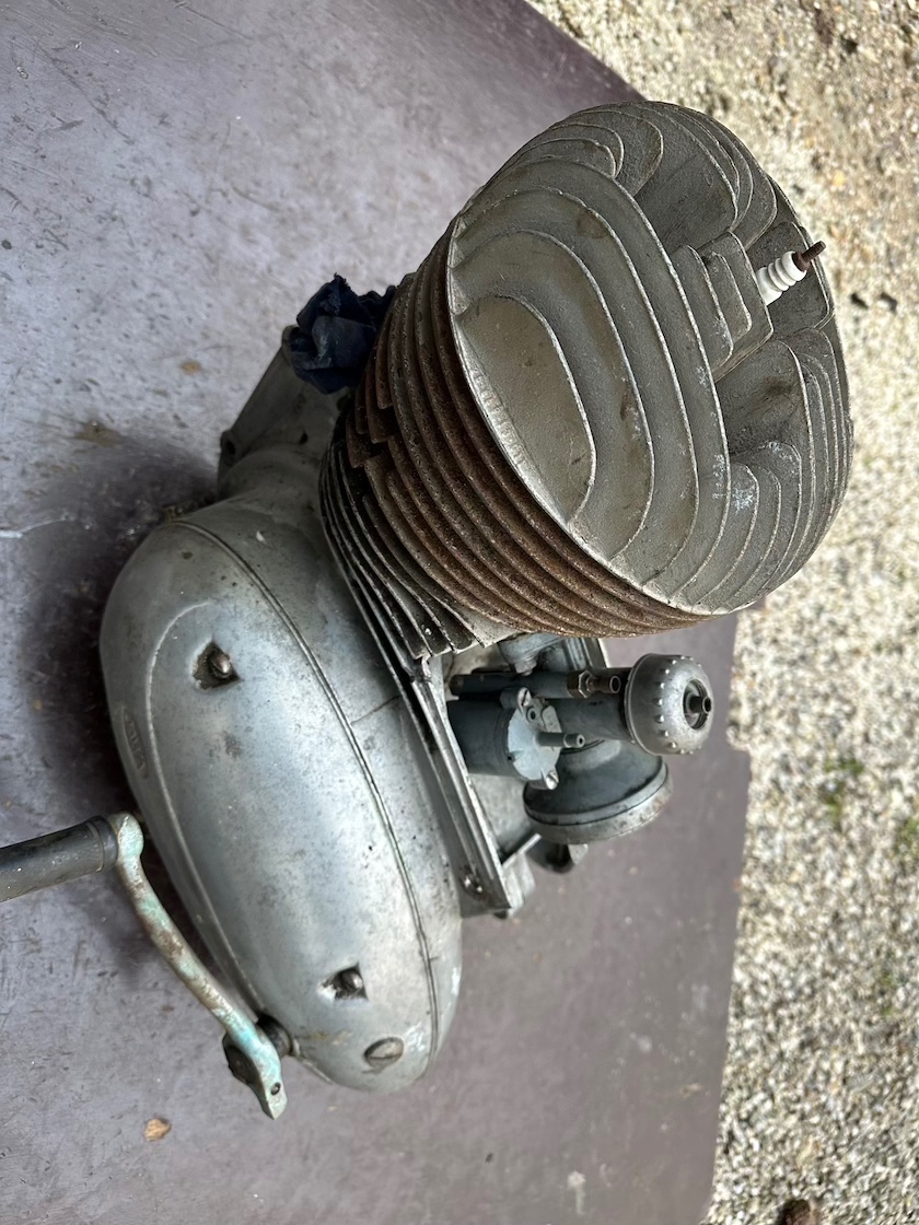 Predám motor JAWA 250/559 panelka pretáča a radí -