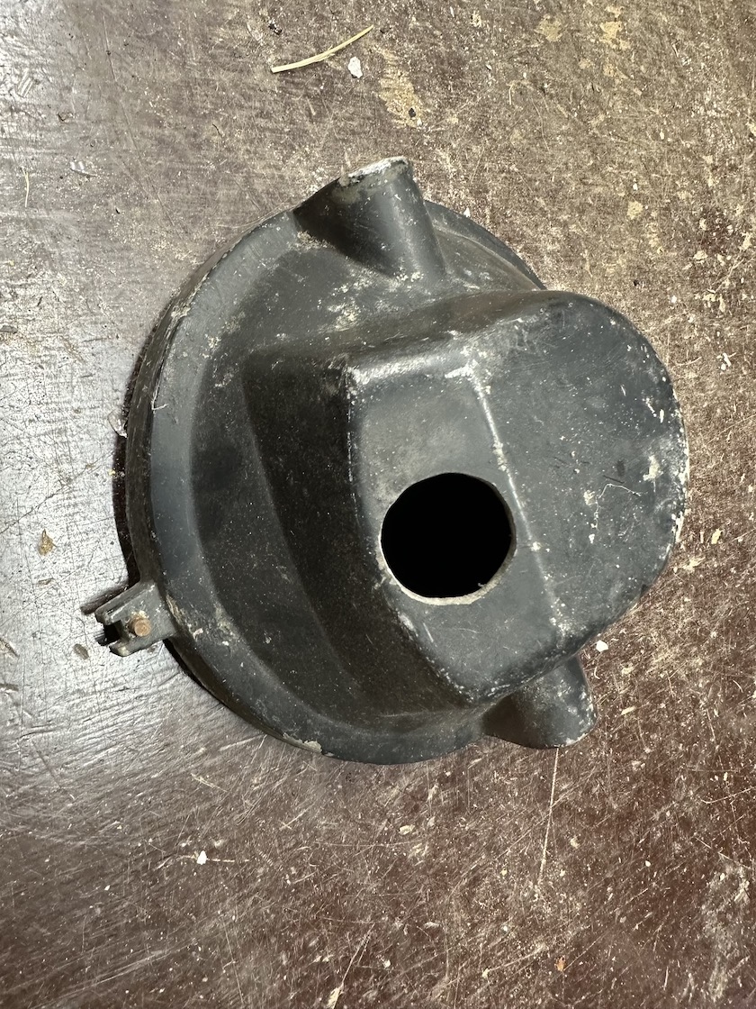 Predám zadnÍ časť prednÍho svetla LITINA ČZ 175/487