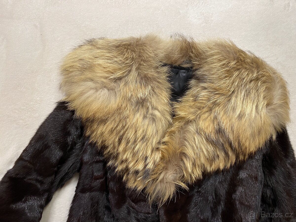 KARA Kabát z pravé kožešiny s velkým límcem