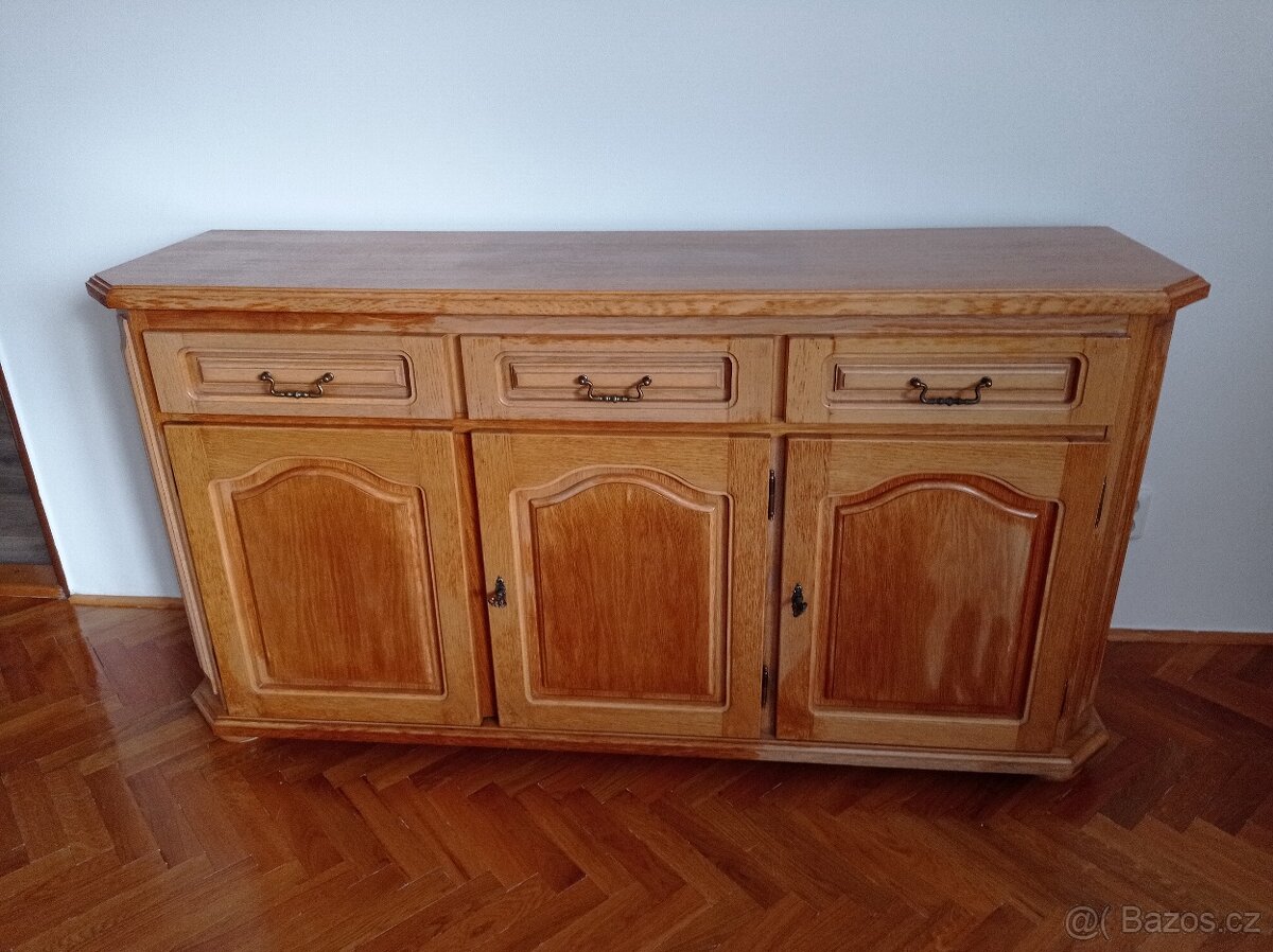 Rustikální skříň