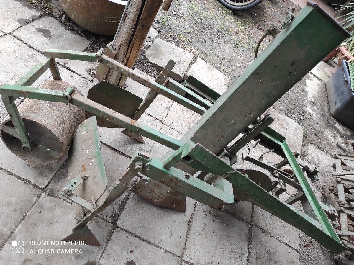 Sazeč brambor jednořádkový