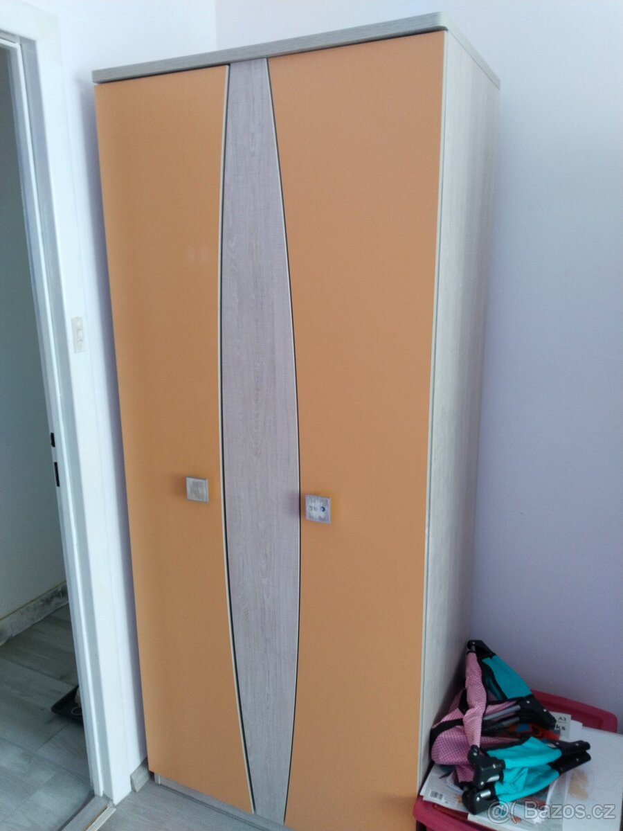 Dětská šatní skříň