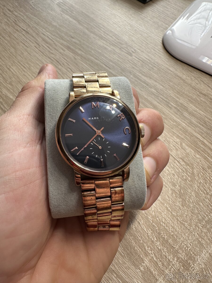 Krásné dámské hodinky MARC JACOBS MBM3330 PC 5000Kč