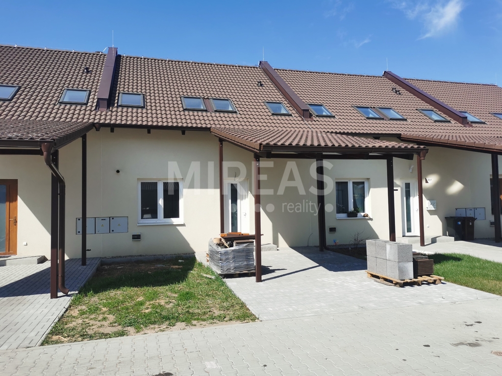 Velký Osek, prodej řadového rodinného domu 5+kk, 106 m2 na p