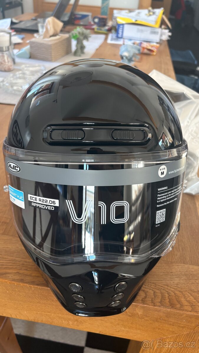 přilba na motorku HJC V10 černá lesk + tmavé plexi