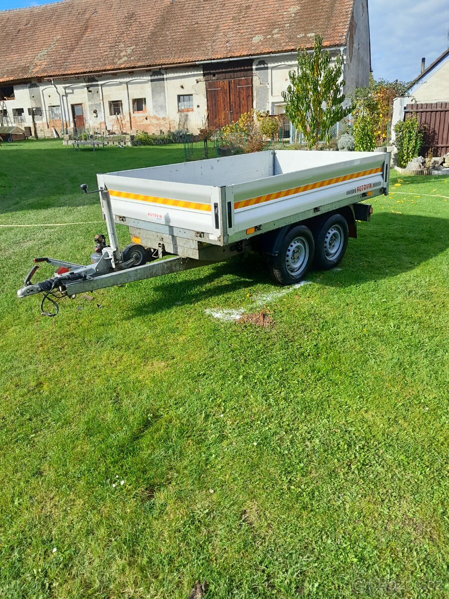 Jednostranně sklápěcí přívěs 2700kg