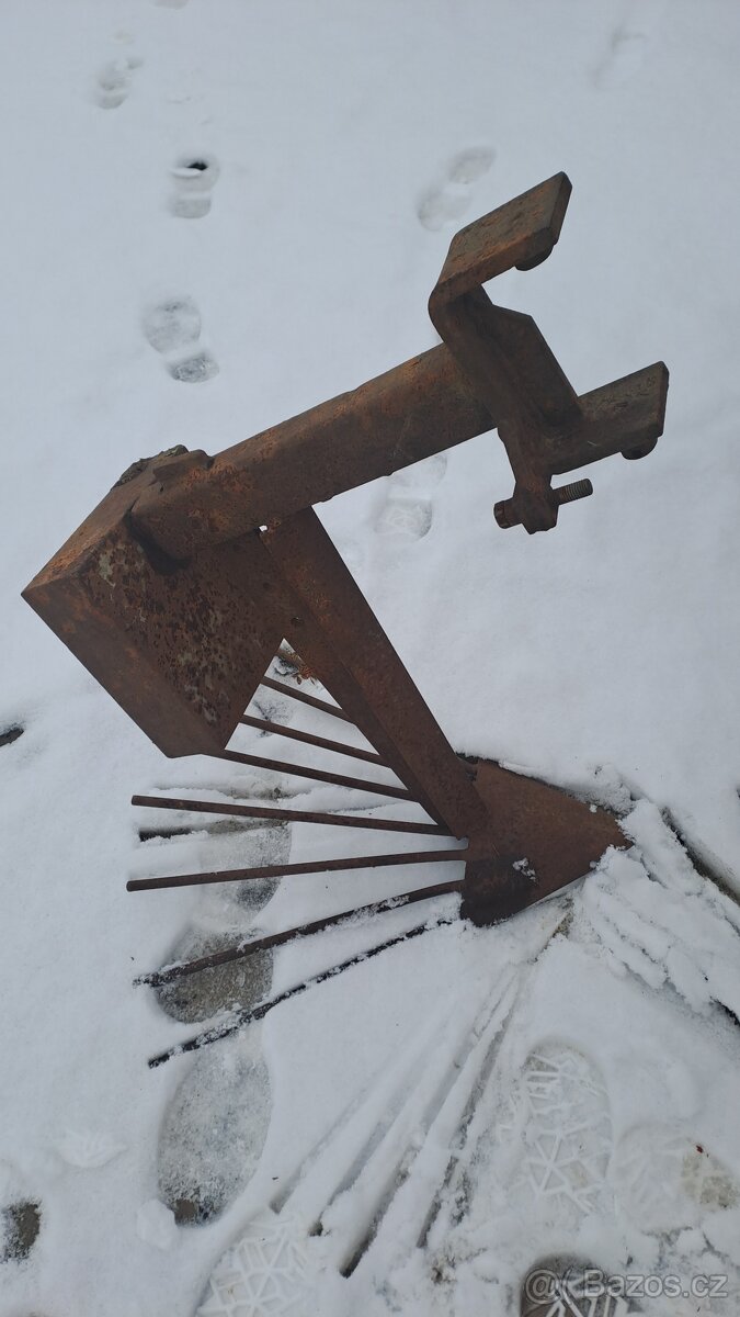 Vyorávač brambor za malotraktor