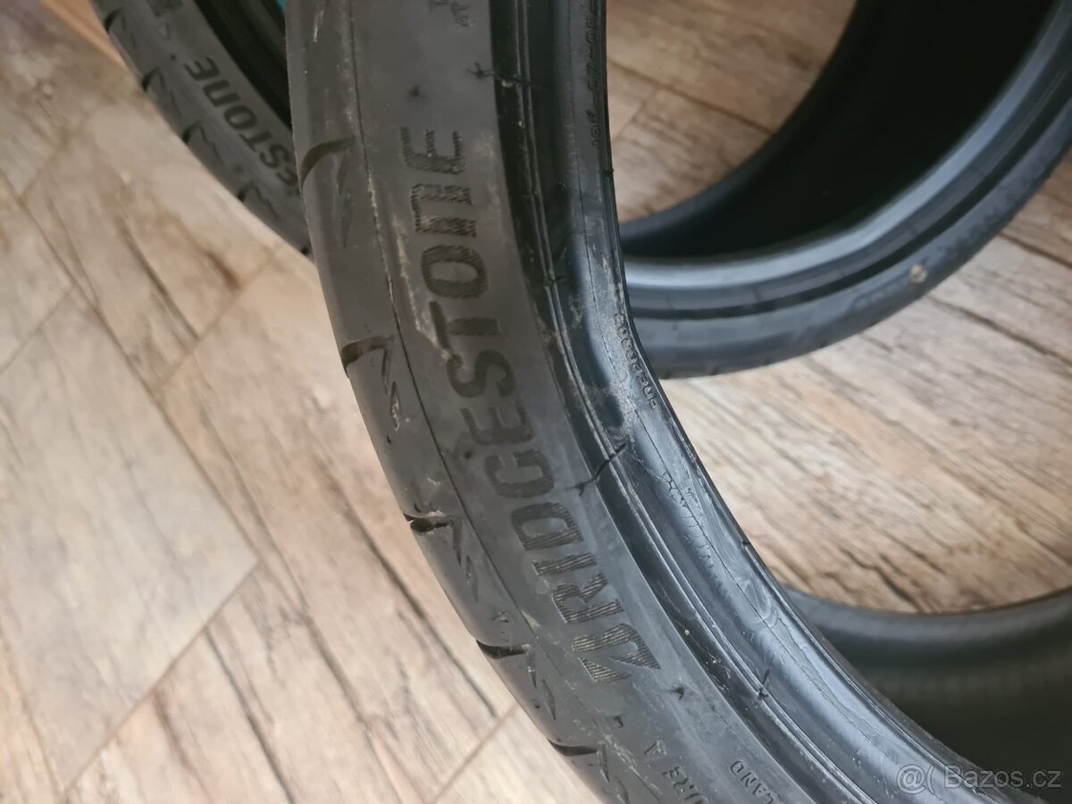 Pneu BRIGISTONE 235/35 R 19