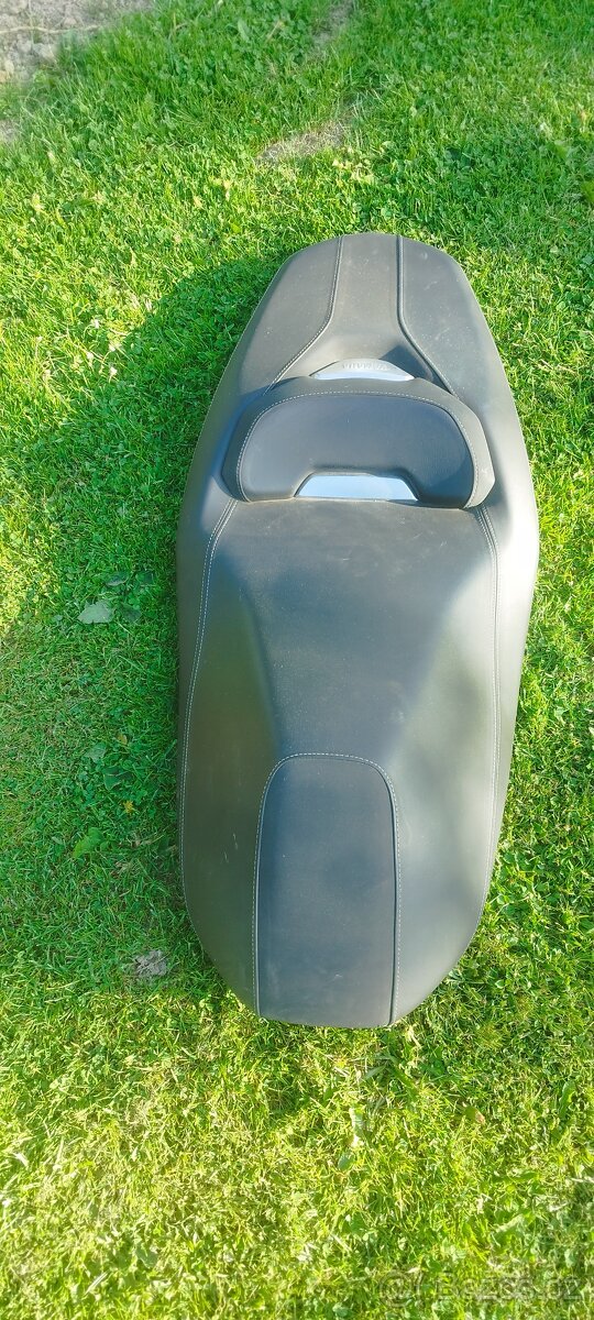 Yamaha x-max sedlo