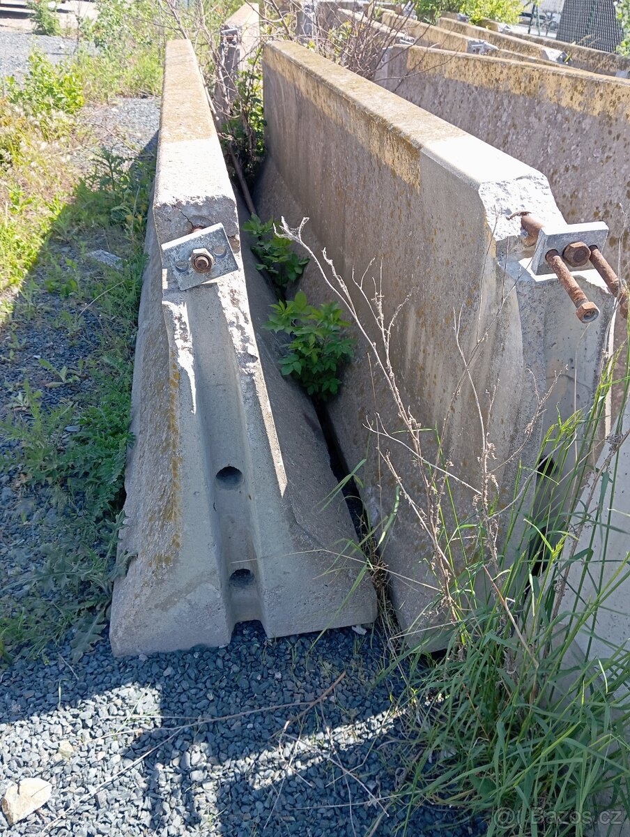 Betonové svodidla panely