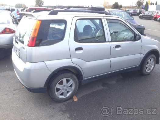 Suzuki Ignis 1,3i 16V 2007 - díly z vozu