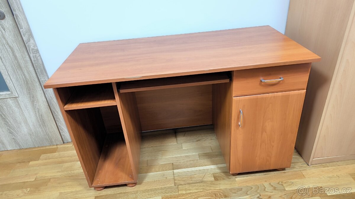 Kancelářský a psací stůl
