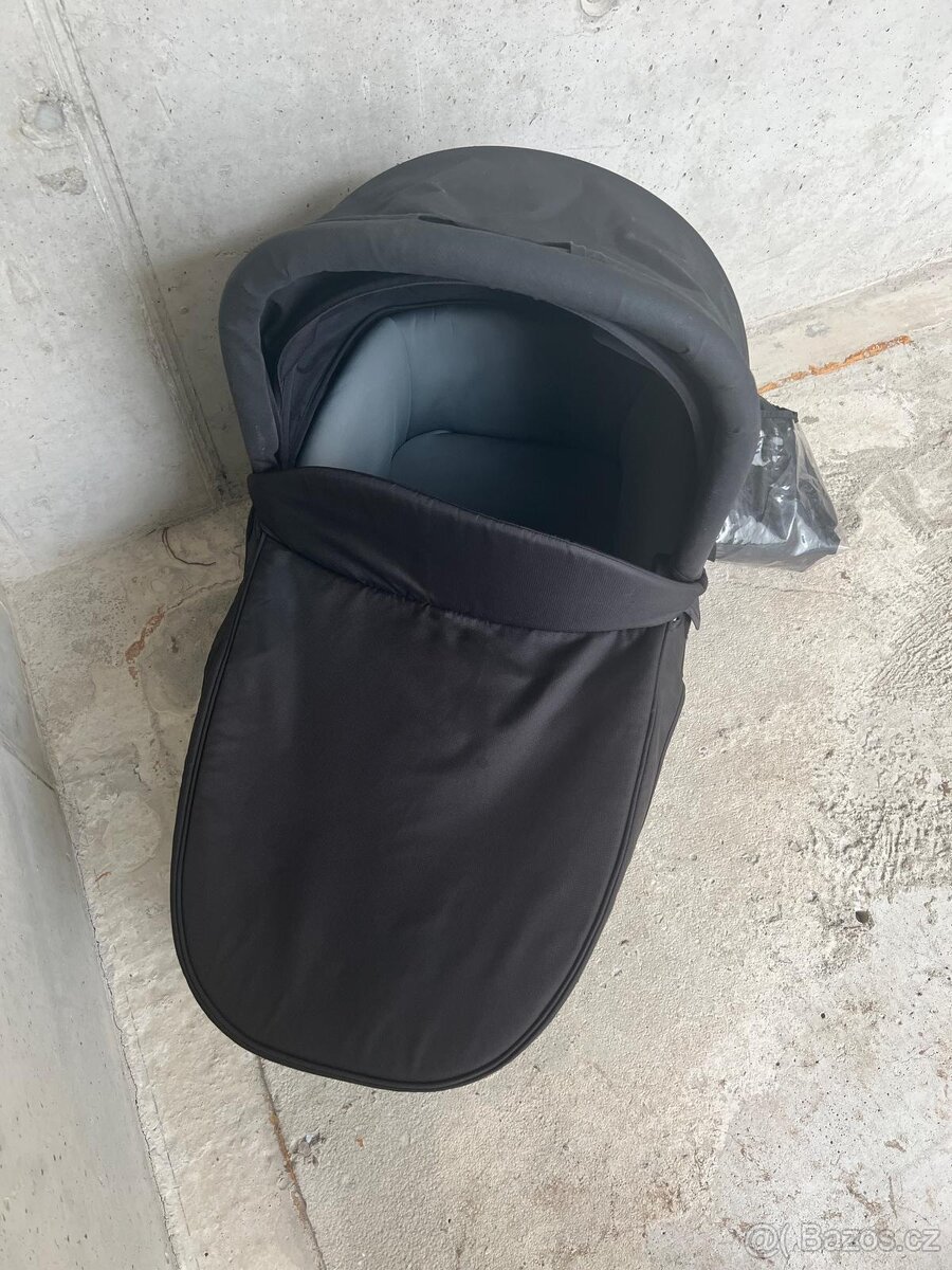 Thule korbička Bassinet