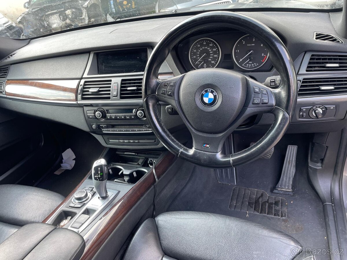 Interiér BMW X5 E70 facelift