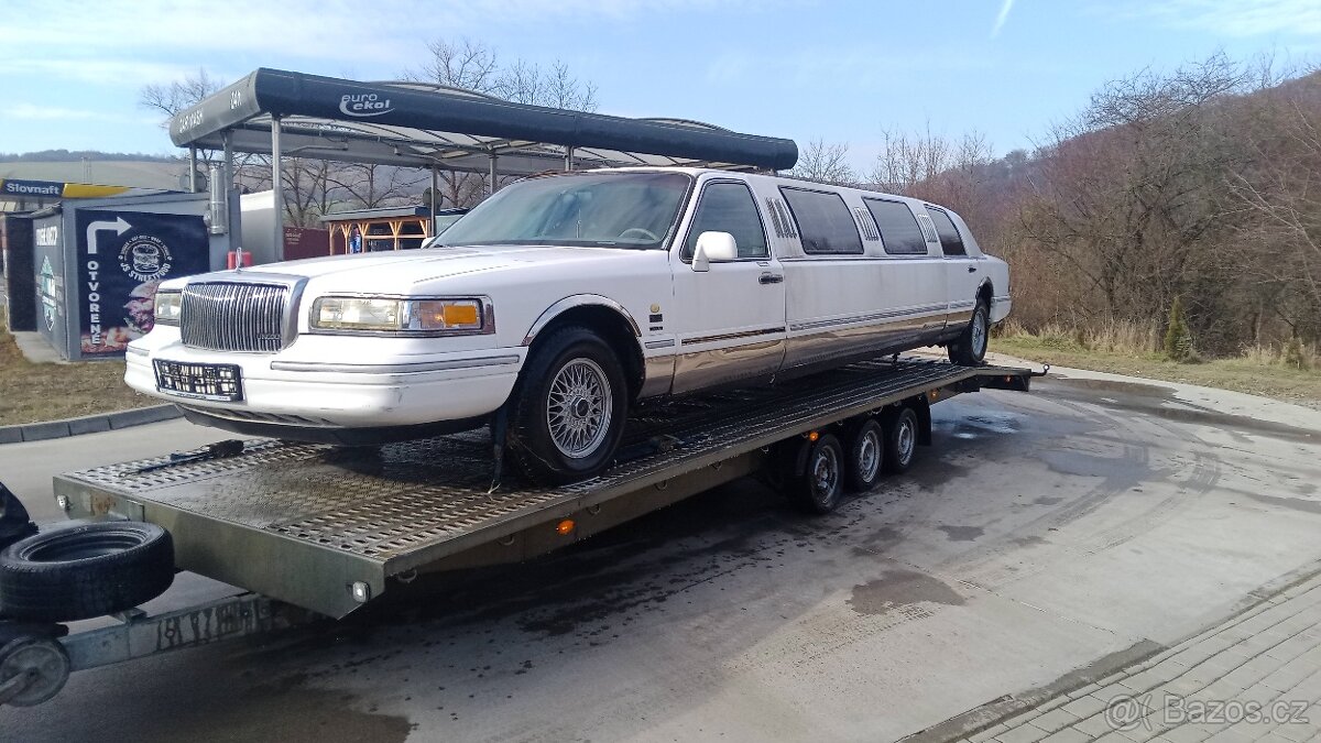 2x Lincoln town car limuzína 4.6