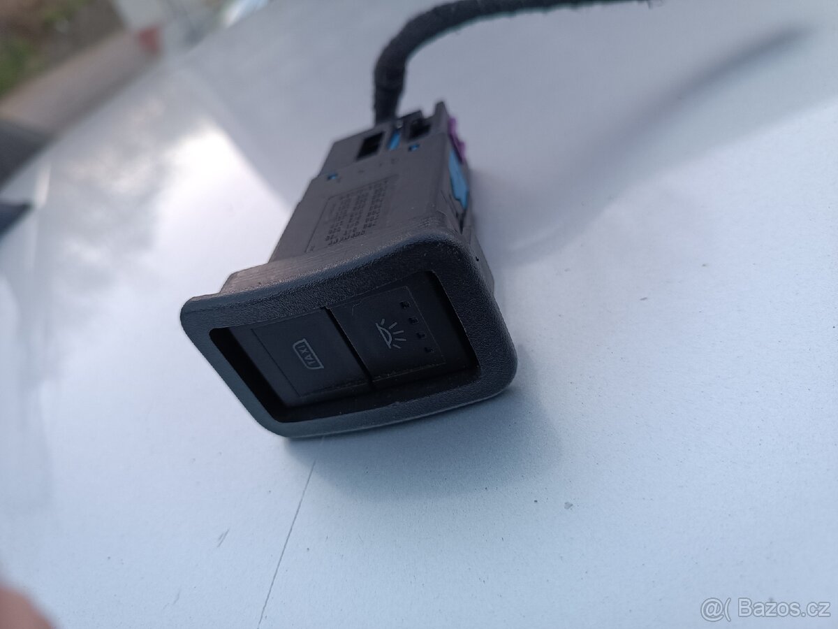 Tlačítko taxi originálnál.