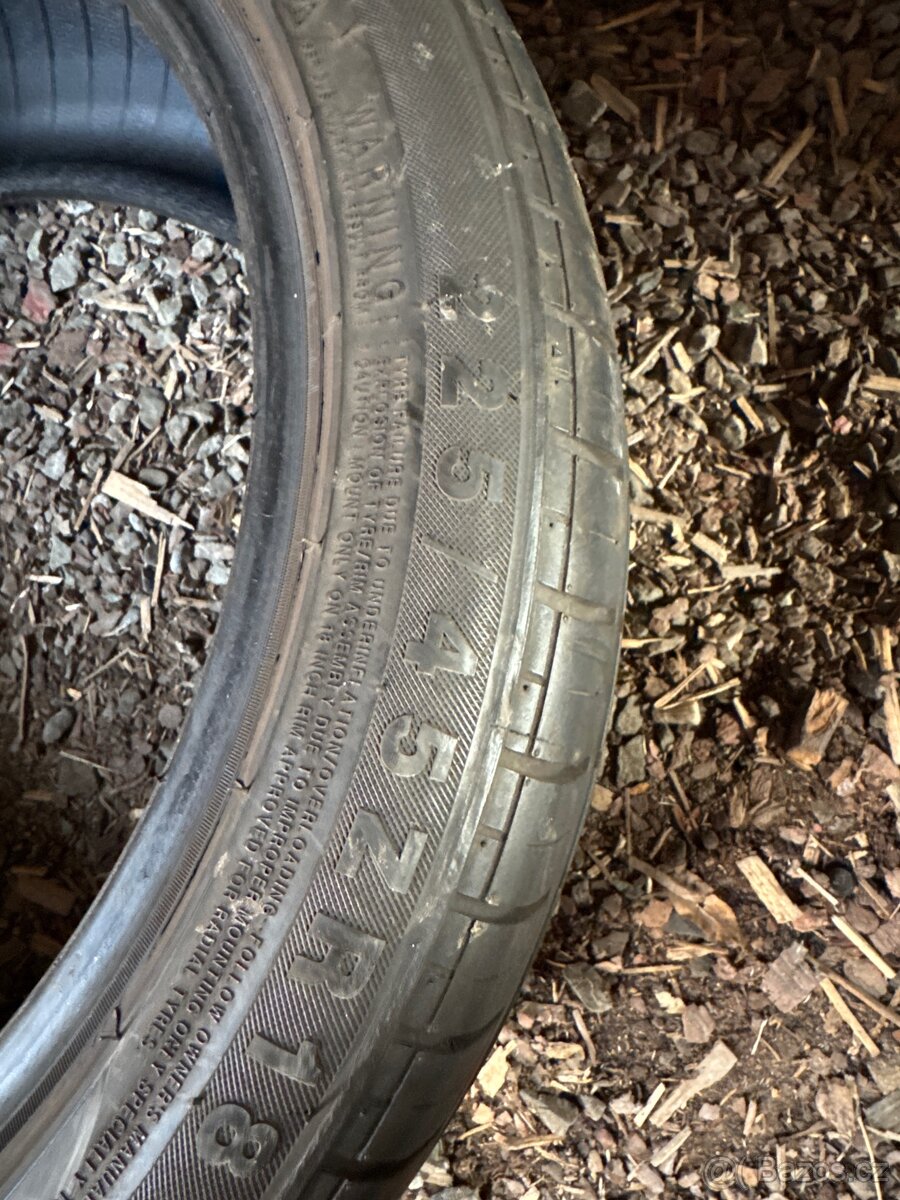 225/45R18