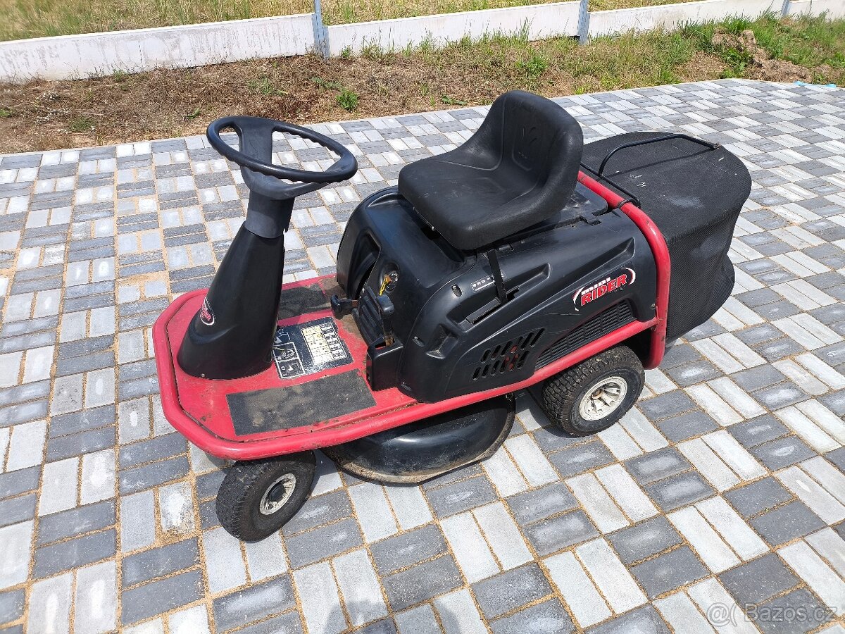 Zahradní rider MTD spolehlivý jednoduchý