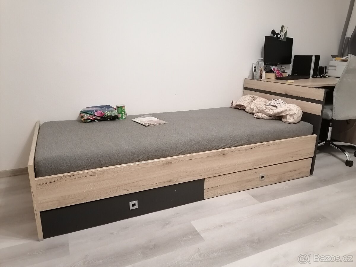 Postel s úložným prostorem