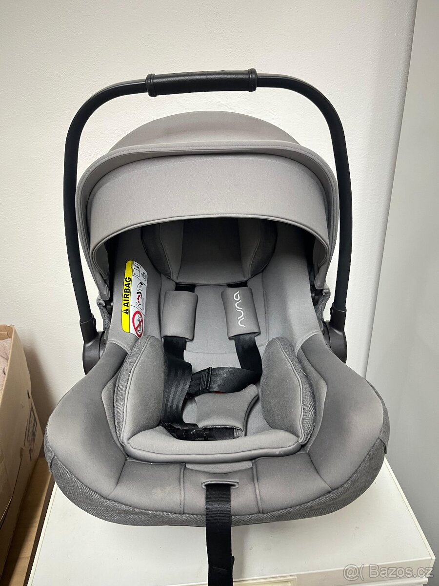 Autosedačka Nuna PIPA next + ISOFIX základna