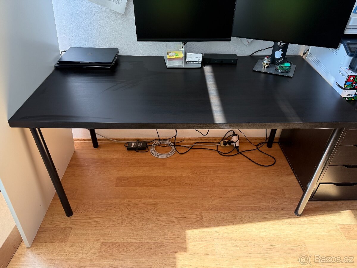 Prodám kancelářský stůl