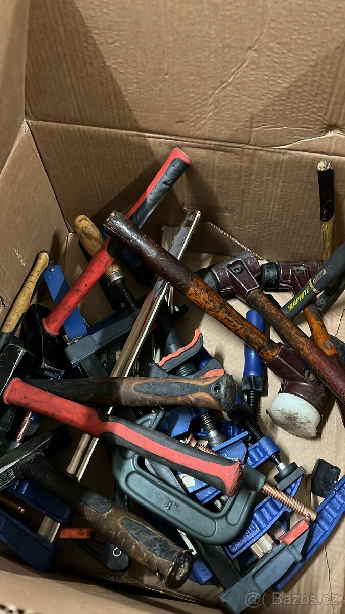Kladiva,sekáče,truhlařské svěrky