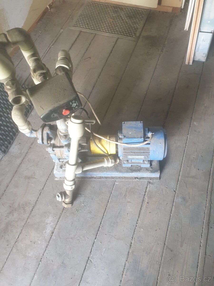 Prodám vodárna i s motorem