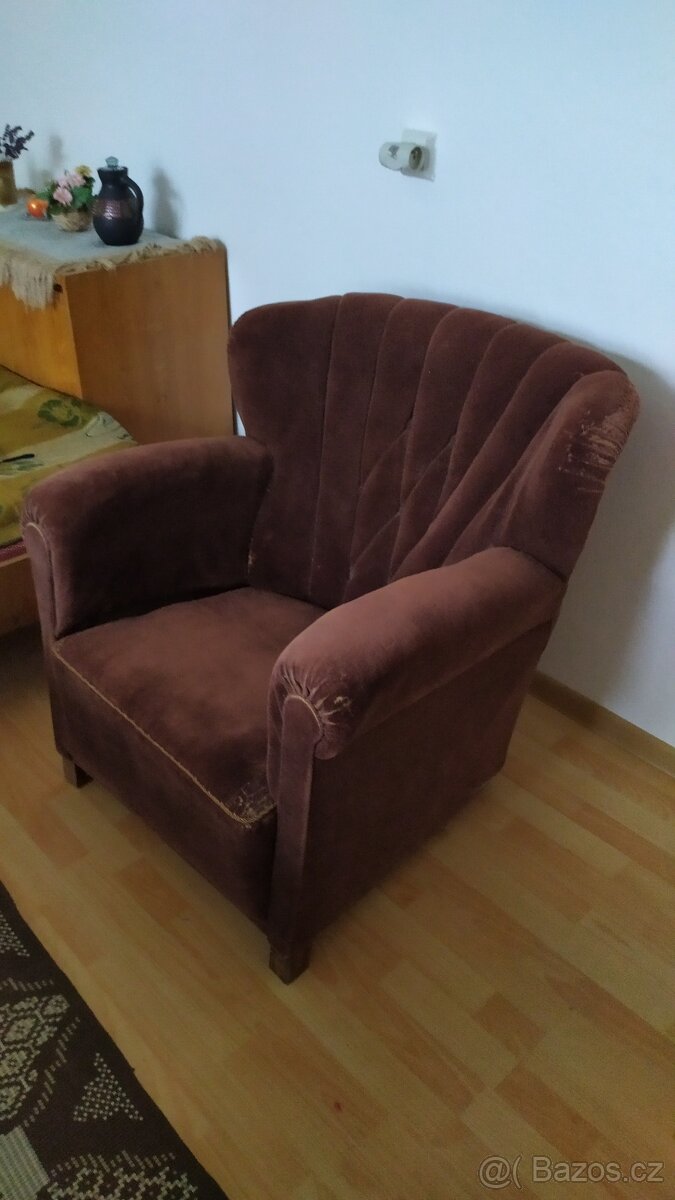 Staré křeslo