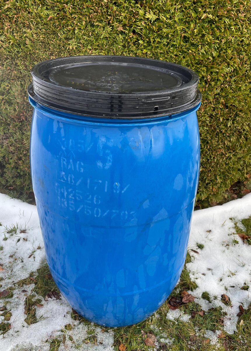 Plastový sud na vodu