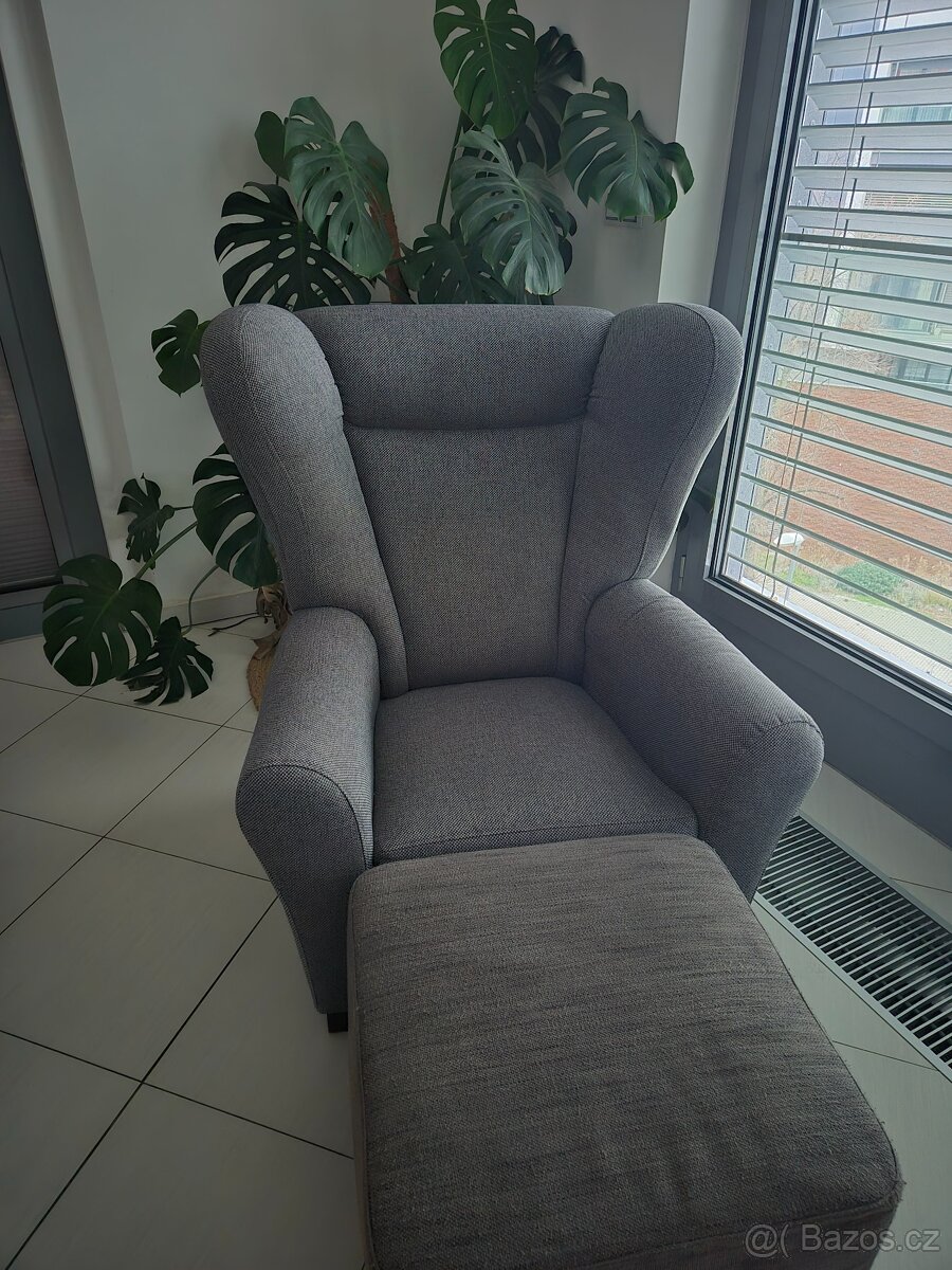 Křeslo (ušák) a taburet