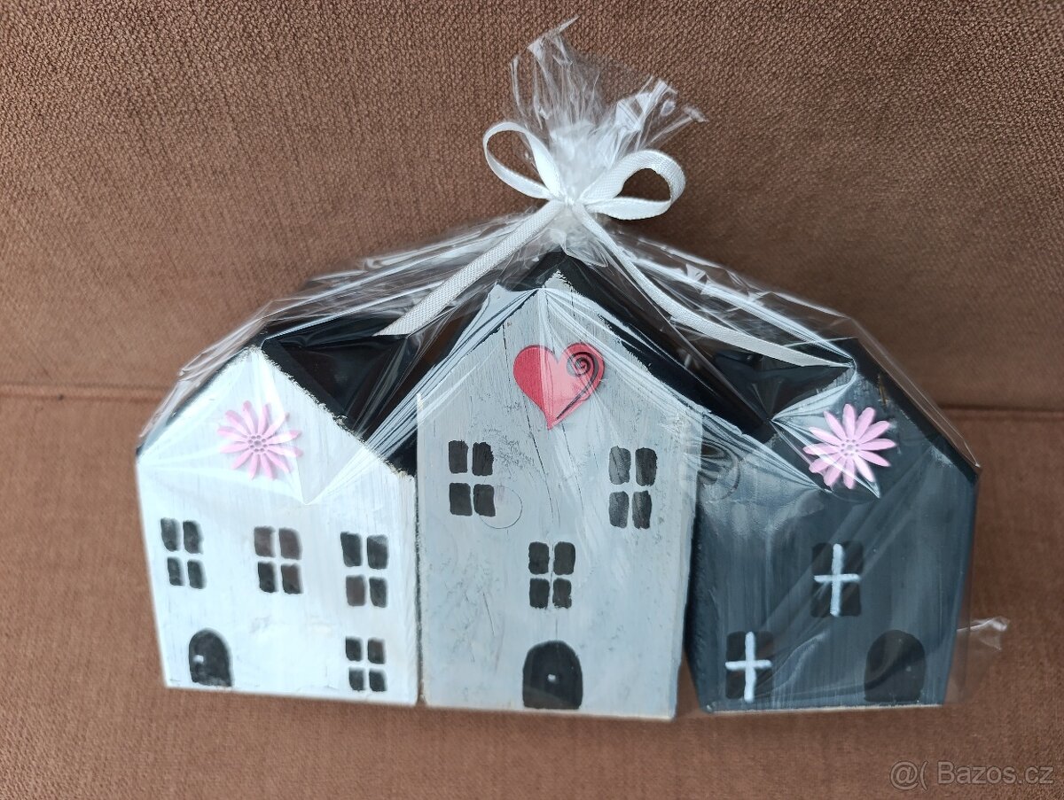 Domeček dřevěná dekorace