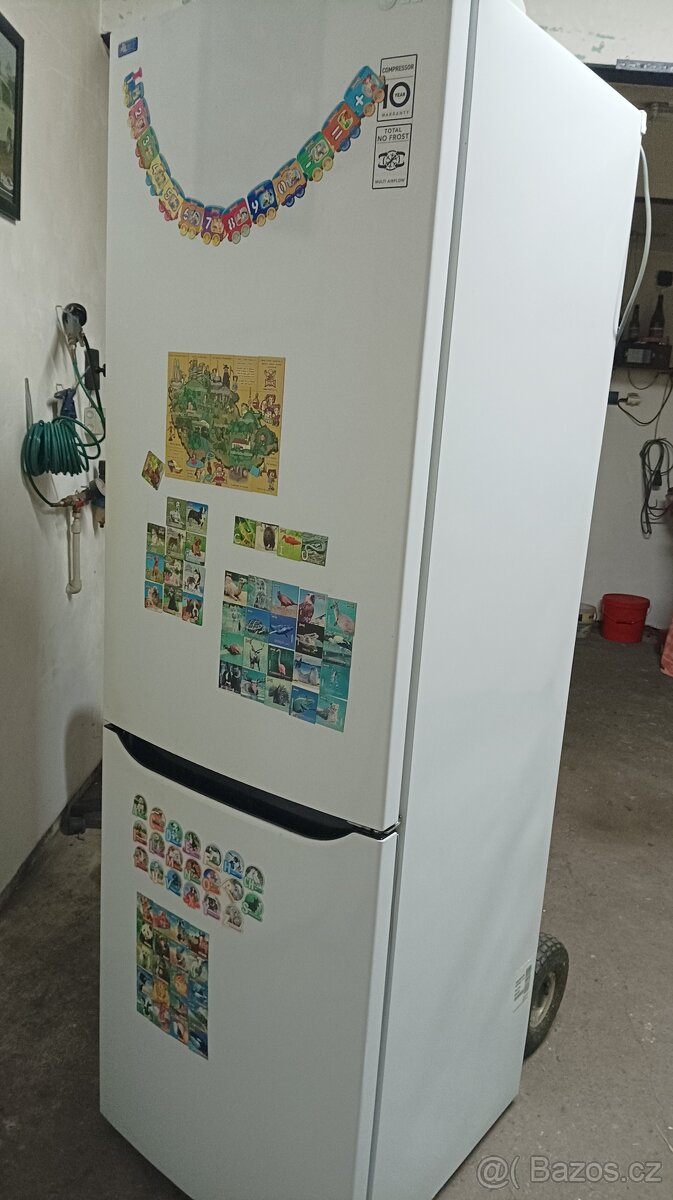 Lednička LG s mrazákem