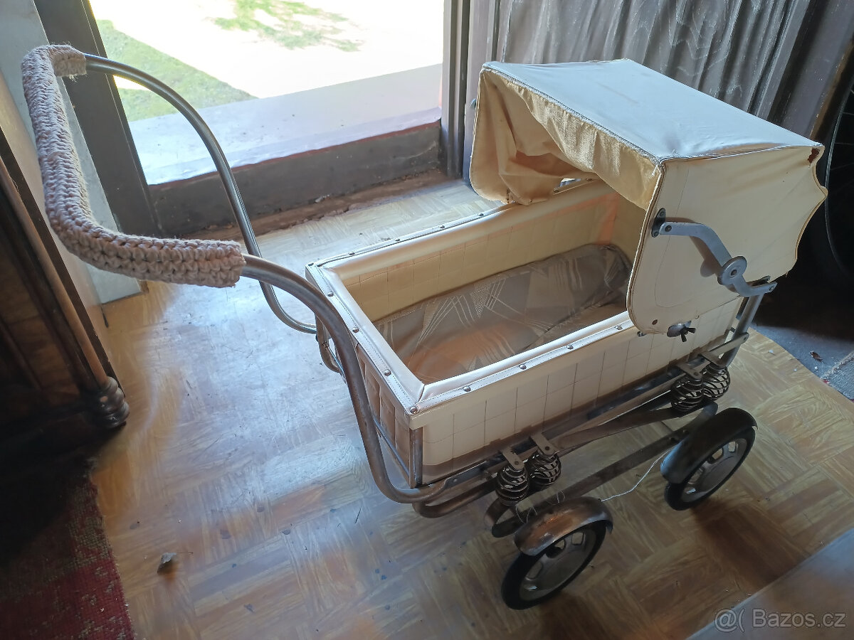 Dětský kočárek