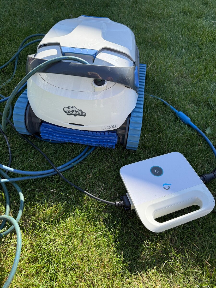 robotický bazénový vysavač Maytronics Dolphin S200